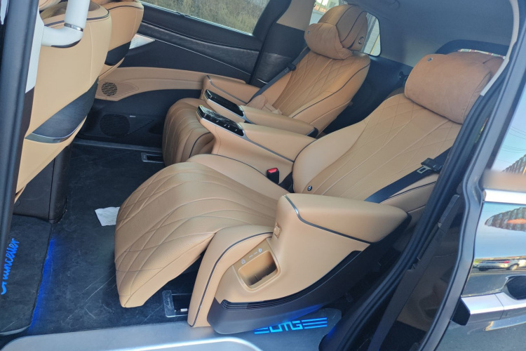 腾势D9 2024款 DM-i 1050 尊享型局部细节9003