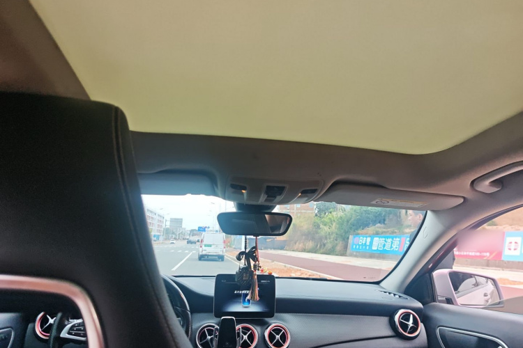 奔驰GLA 2019款 GLA 200 时尚型中控内饰22