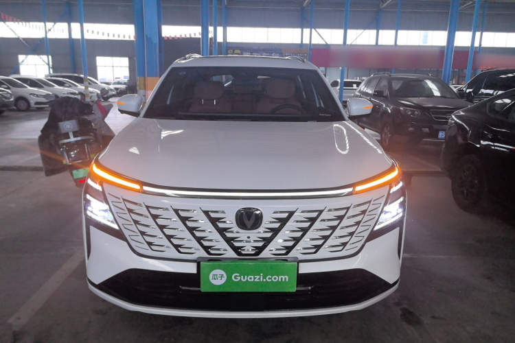 长安CS75 PLUS 2025款 第四代 UItra 2.0T 新蓝鲸 智慧劲擎型车身外观2