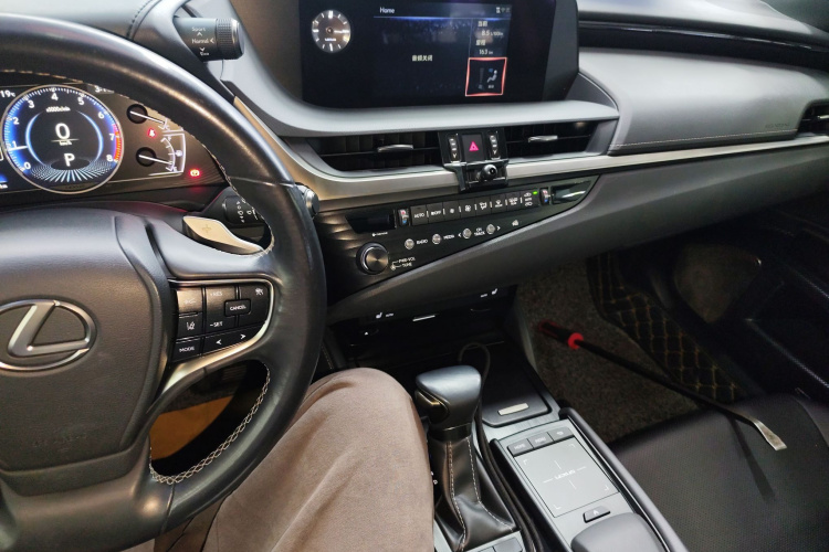 雷克萨斯ES 2018款 200 卓越版 国VI中控内饰7002