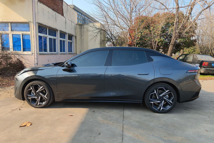 领克07 2024款 EM-P 126长续航 Halo车身外观4