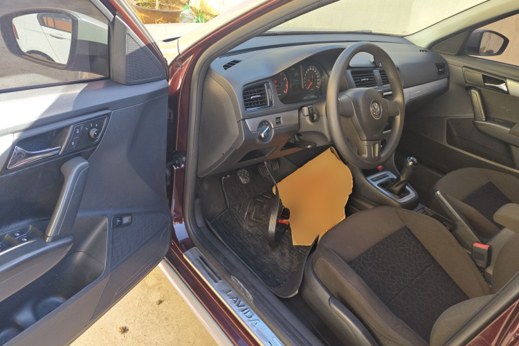 大众 朗逸 2013款 改款经典 1.6L 手动风尚版中控内饰20