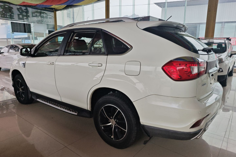 比亚迪S7 2015款 1.5T 升级版 手动尊贵型车身外观4