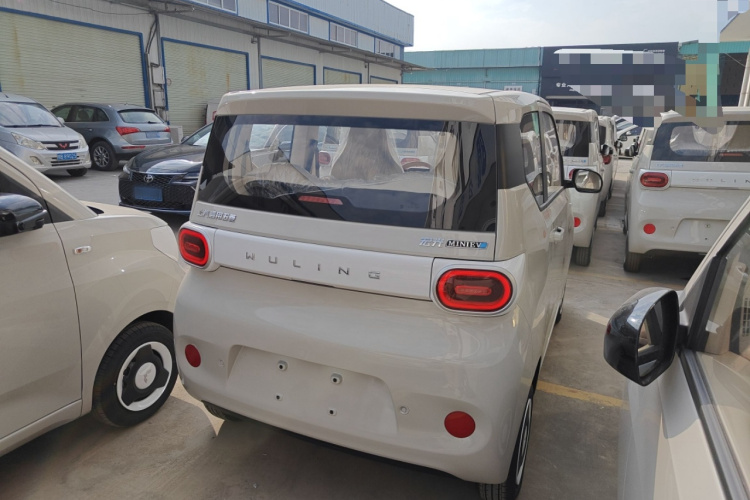 五菱汽车 宏光MINIEV 2024款 第三代 215km 青春版车身外观7