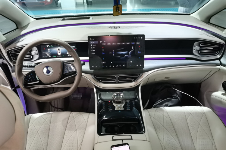 腾势D9 2022款 DM-i 970 四驱尊荣型中控内饰12