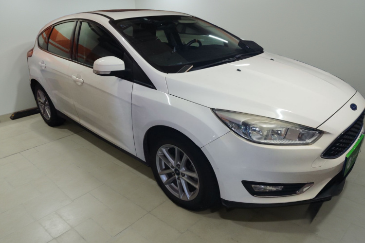 福特 福克斯 2017款 两厢 1.6L 自动风尚型智行版车身外观3