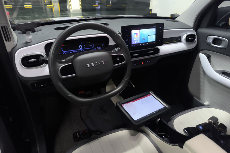 吉利银河 2025款 210km 熊猫卡丁中控内饰12