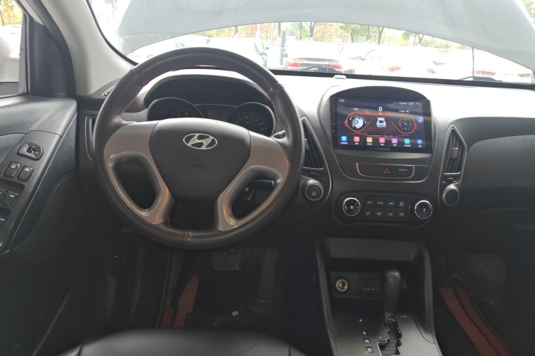 北京现代ix35 2015款 2.0L 自动两驱舒适型 国V中控内饰13