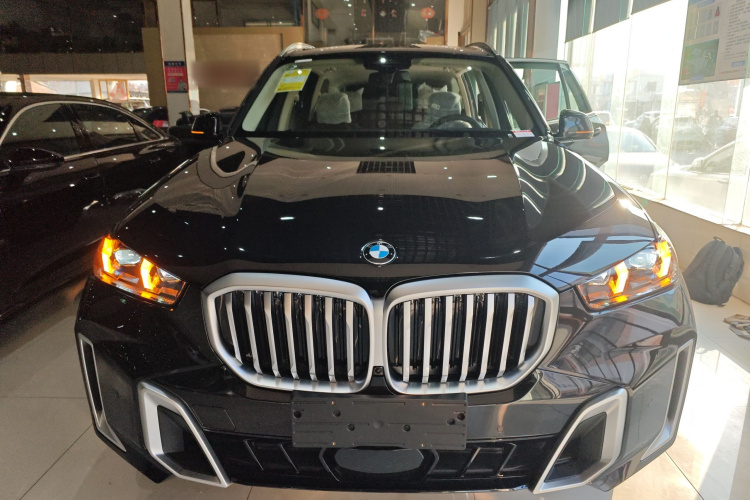 宝马X5 2025款 xDrive 30Li 尊享型M运动曜夜套装车身外观2