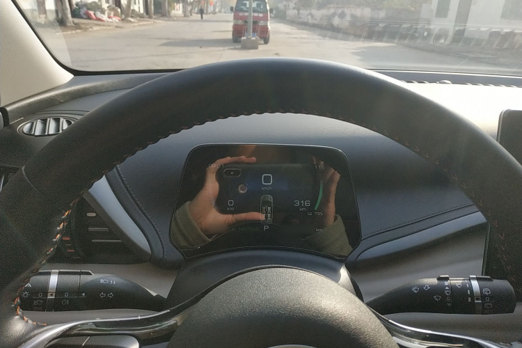 比亚迪 元PLUS 2023款 冠军版 430KM 超越型局部细节14