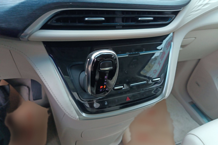 别克GL8 2021款 Avenir艾维亚 六座贤礼版中控内饰18