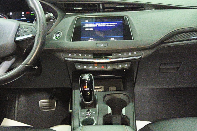 凯迪拉克XT4 2020款 改款 28T 四驱铂金运动版中控内饰12