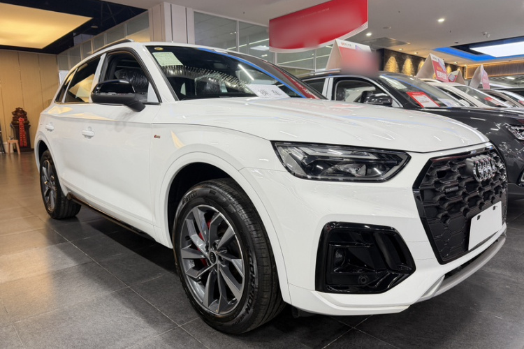 奥迪Q5L 2024款 40 TFSI 豪华动感型车身外观6002