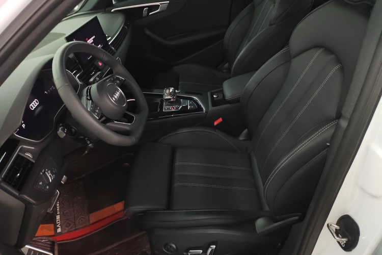 奥迪A4L 2024款 40 TFSI 豪华动感型中控内饰19
