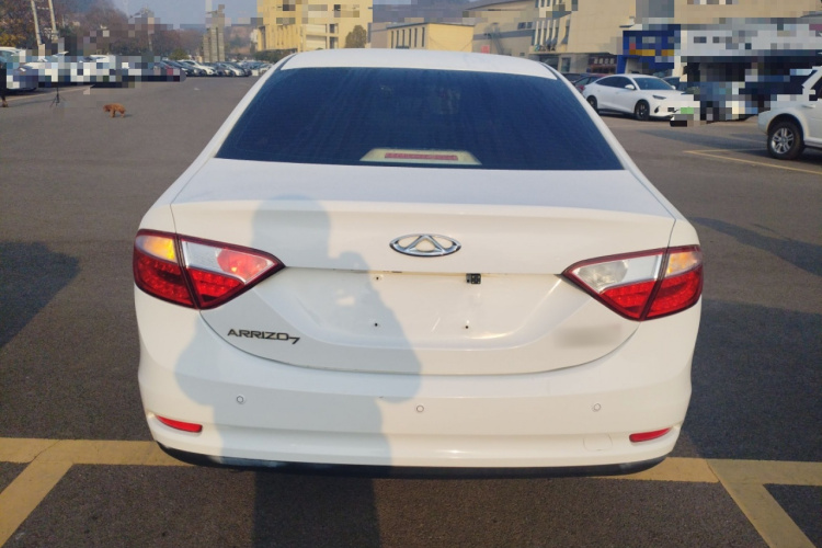 奇瑞 艾瑞泽7 2015款 1.6L 手动致尚版车身外观6