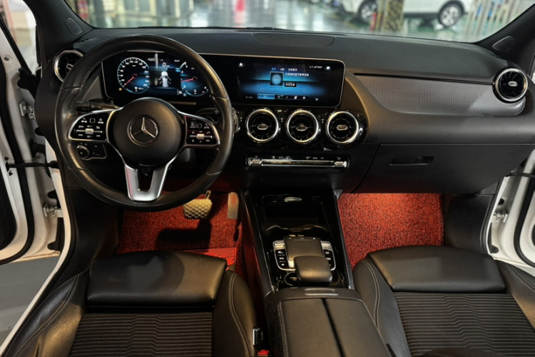奔驰B级 2020款 B 200 动感型中控内饰7003