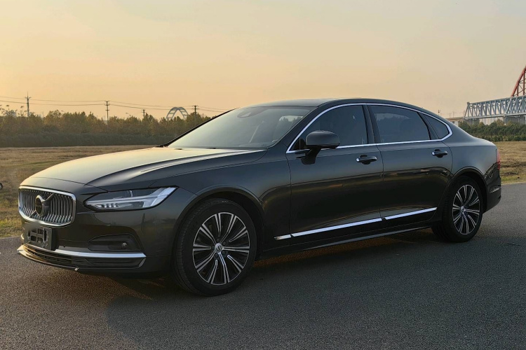 沃尔沃S90 2021款 B5 智逸豪华版车身外观1