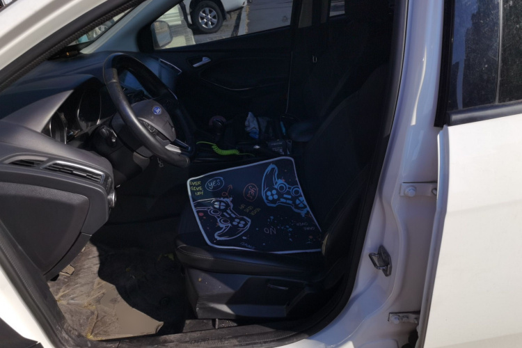 福特 福克斯 2017款 两厢 1.6L 手动风尚型智行版中控内饰19