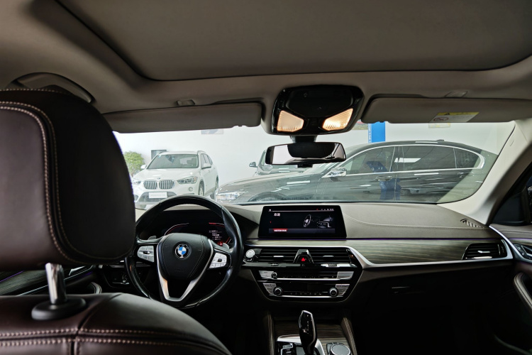 宝马5系 2020款 530Li 领先型 豪华套装中控内饰7010