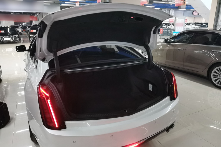 凯迪拉克CT6 2019款 28T 豪华型机舱底盘23