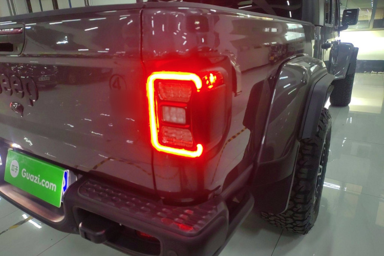 Jeep 角斗士 2022款 3.6L 先行版车身外观6006