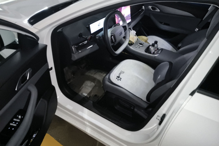 吉利银河 银河A7 2025款 EM-i 70km 豪享版中控内饰20