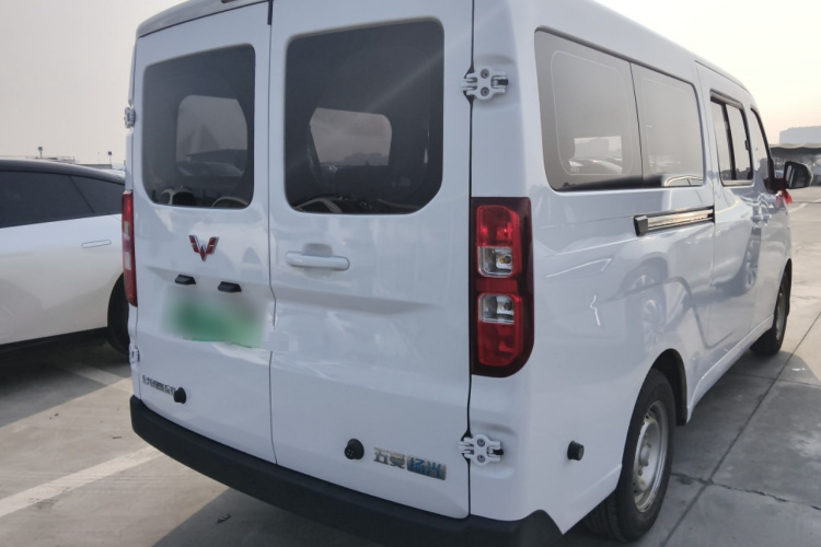 五菱汽车 五菱扬光 2025款 400km 客车版舒适型车身外观7