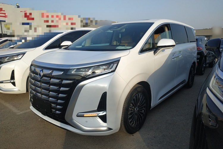 腾势D9 2022款 DM-i 970 四驱尊荣型车身外观1