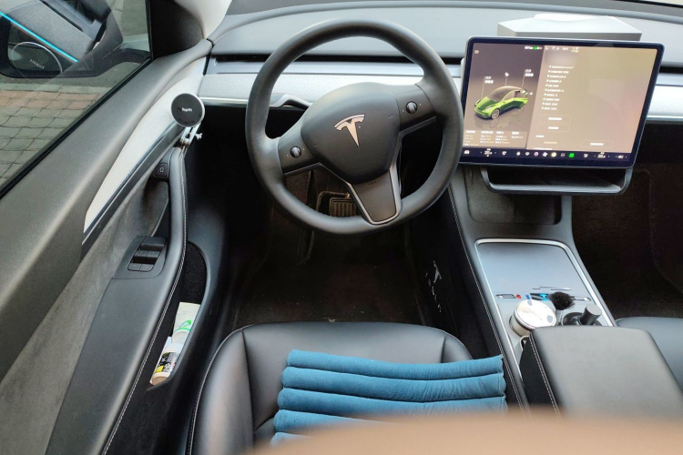 特斯拉 Model Y 2024款 后轮驱动版中控内饰13