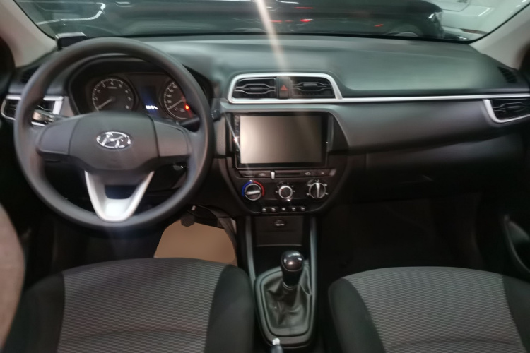 现代 瑞纳 2017款 1.4L 手动焕新版 国V中控内饰7002