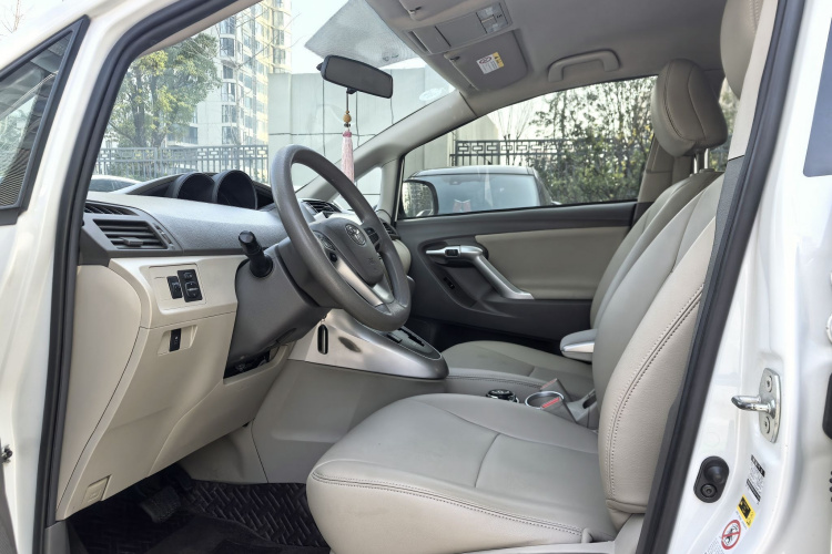 丰田 逸致 2015款 180E CVT跨界版中控内饰7005