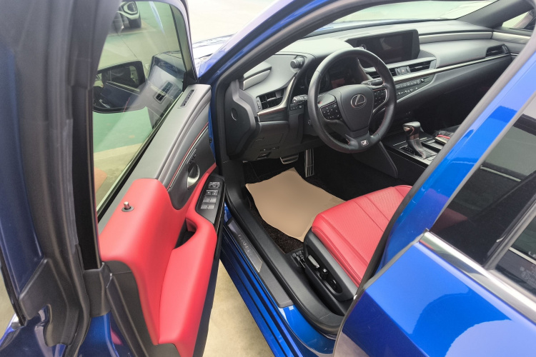 雷克萨斯ES 2020款 260 F SPORT中控内饰7003