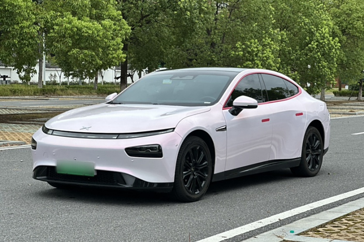 小鹏P7 2022款 625E车身外观1