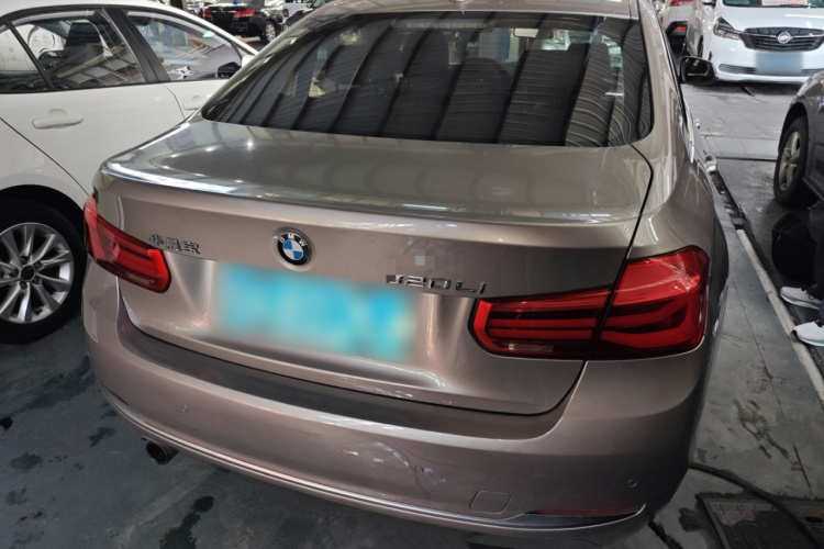 宝马3系 2016款 320Li 时尚型车身外观6