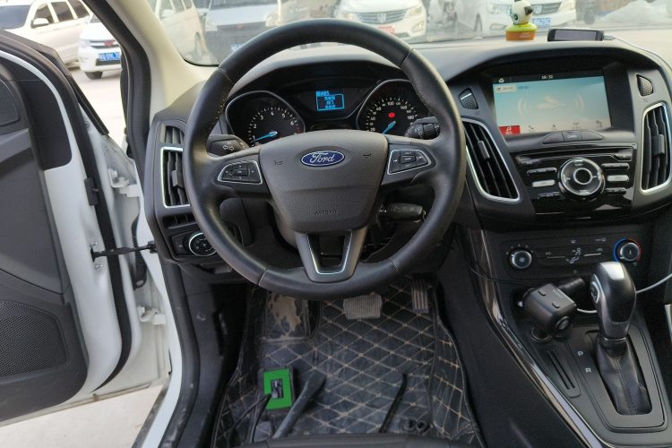 福特 福克斯 2018款 两厢经典 1.6L 自动风尚型智行版中控内饰13