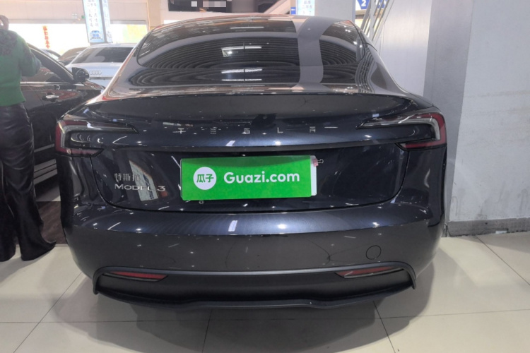 特斯拉 Model 3 2023款 后轮驱动版车身外观6