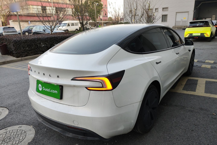 特斯拉 Model 3 2023款 长续航全轮驱动版车身外观7
