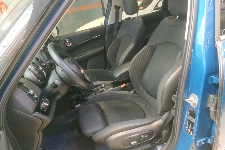 MINI Countryman 2019款 2.0T COOPER S ALL4 经典派局部细节19