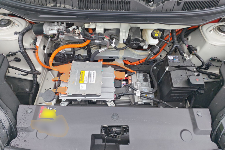 五菱汽车 五菱缤果 2025款 203km 轻享款机舱底盘24