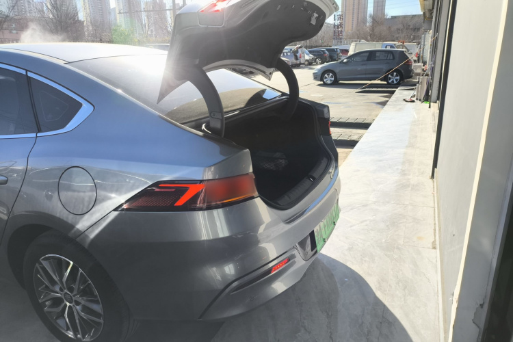 比亚迪 秦PLUS 2023款  冠军版 DM-i 120KM超越型机舱底盘23