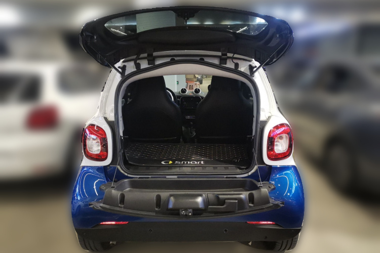 smart fortwo 2018款 1.0L 52千瓦硬顶灵动版 国V中控内饰23