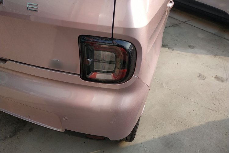 吉利银河 熊猫 2025款 210km 元气熊车身外观9