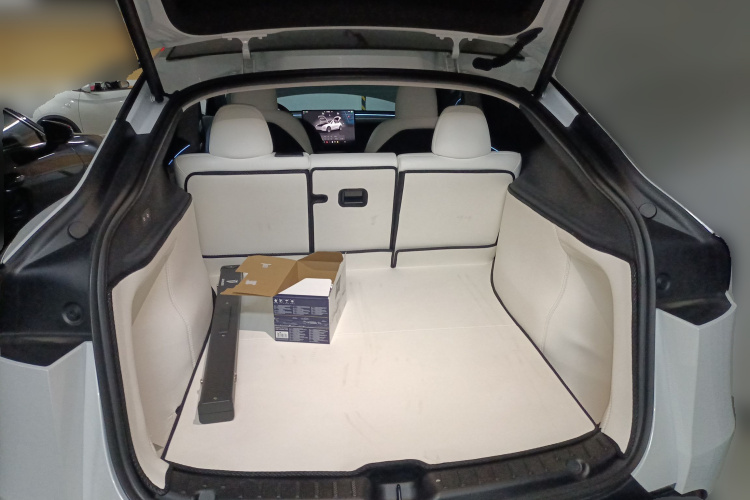 特斯拉 Model Y 2025款 后轮驱动 首发版中控内饰23