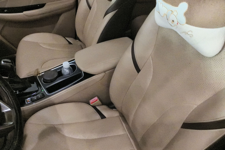 宝骏730 2017款 1.8L iAMT豪华型 7座中控内饰19