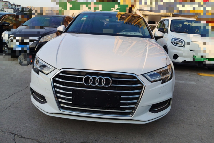 奥迪A3 2018款 30周年年型 Limousine 35 TFSI 风尚型车身外观2