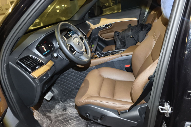 沃尔沃XC90 2024款 B6 智逸豪华版 7座中控内饰19