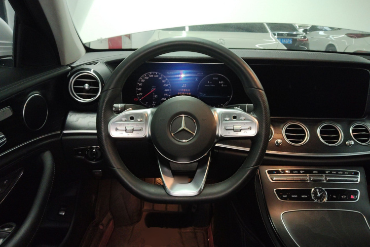 奔驰E级 2019款 E 300 L 运动豪华型局部细节13