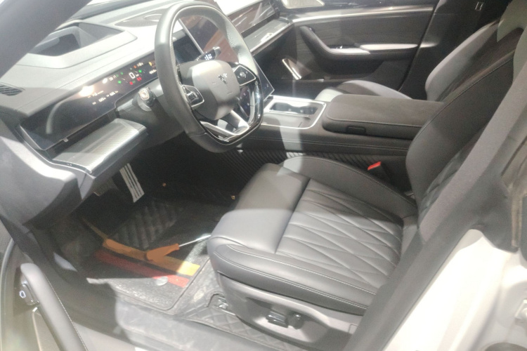 哪吒汽车 哪吒S猎装 2024款 增程300 标准版局部细节19