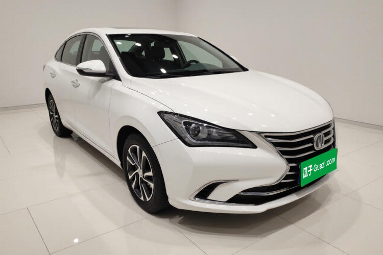 长安 逸动 2018款 高能版 1.6L GDI 手动先锋型 国V车身外观3