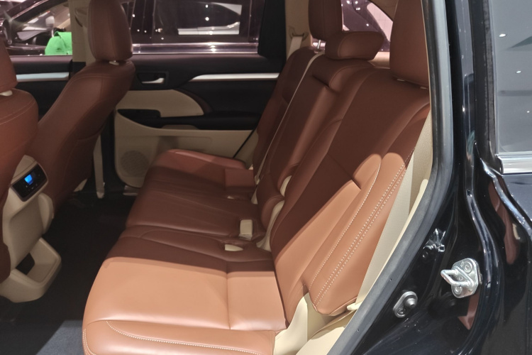 丰田 汉兰达 2017款 2.0T 两驱精英版 5座中控内饰7004